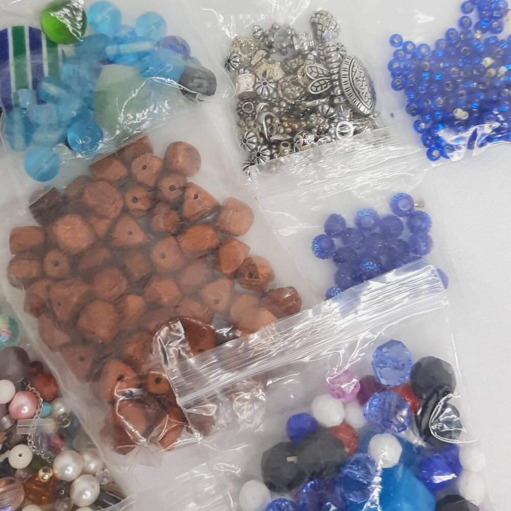 Mixed Lot Jewelry Beads Findings Destash Craft DIY Glass Wood Metal Charms NEW - Picture 8 of 10